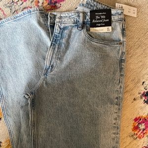 Abercrombie & Fitch 90s Relaxed Jean high rise